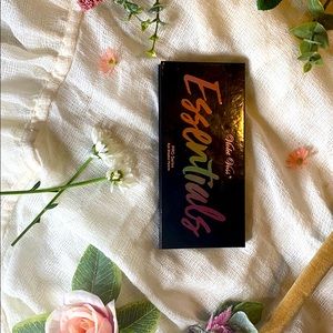 Violet Voss Essentials eyeshadow